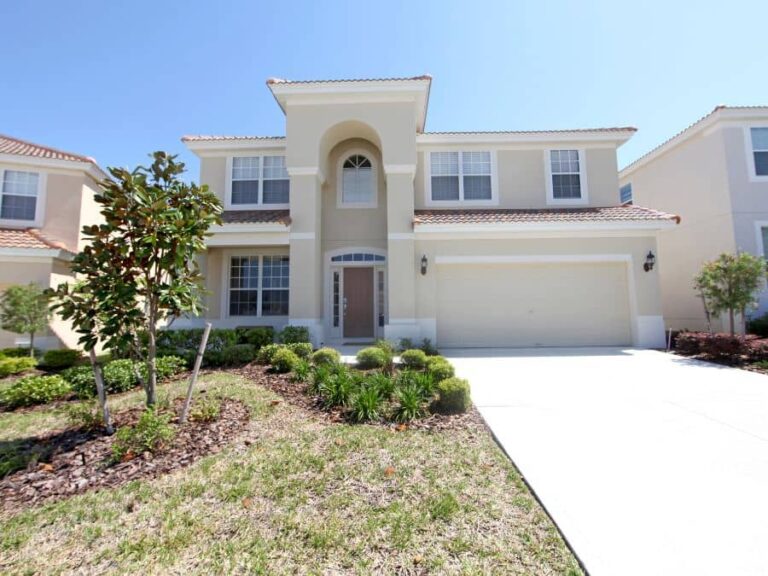 Best Garage Door Materials for Hot and Humid Weather